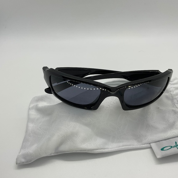 Oakley Black Frame Sunglasses w/Bag - Picture 1 of 11